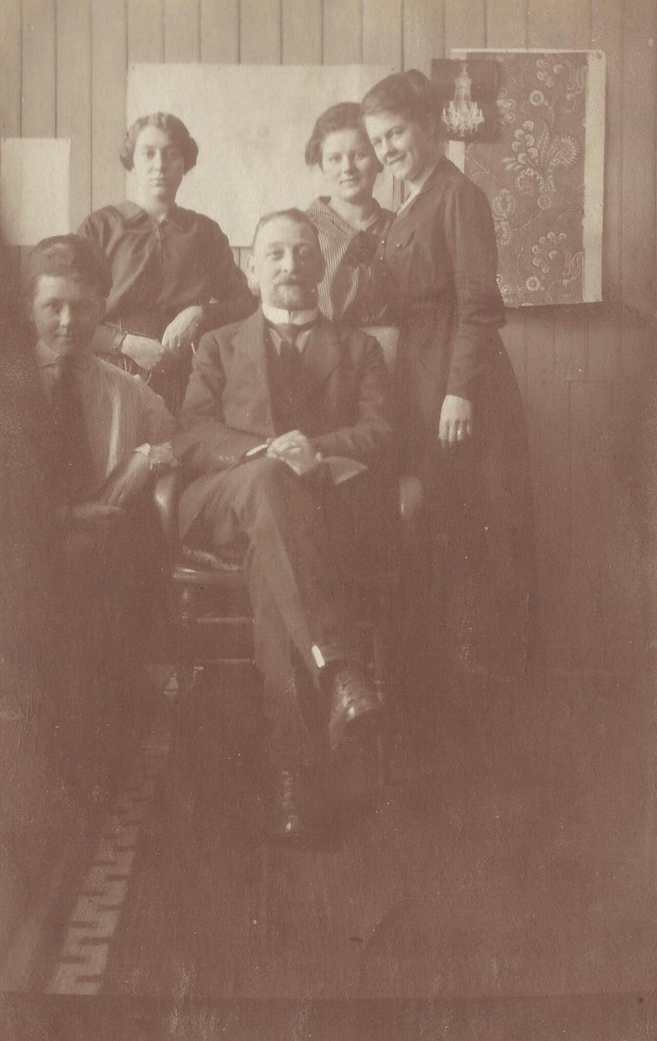Phiipp Klein in seinem Baubüro (1916)