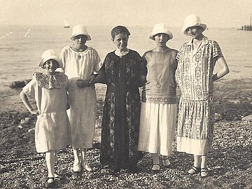 Barbara und Wilhelmine an der Nordsee (1922)