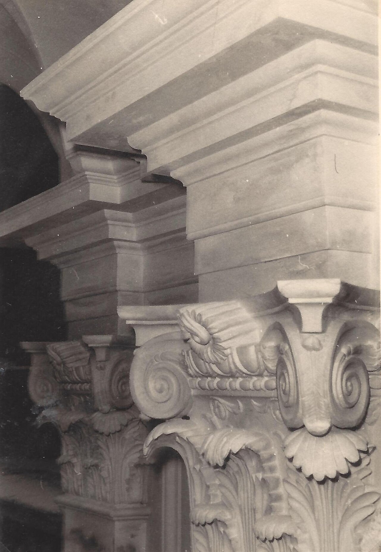 Detail eines Säulenpilaster im Hessischen Landesmuseum.