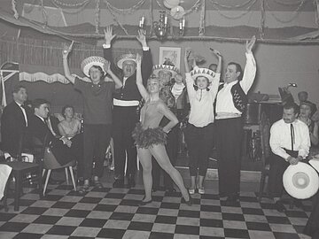 Hausball 1958: Eine Reise nach Kuba mit Rum, Salsa und Guantanamera.